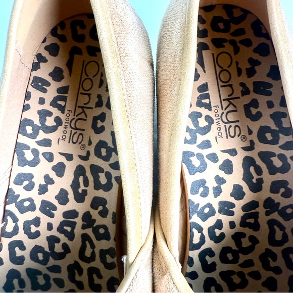 Corky’s Tan Suede Clogs Women’s Size 9 EUC - Picture 2 of 13